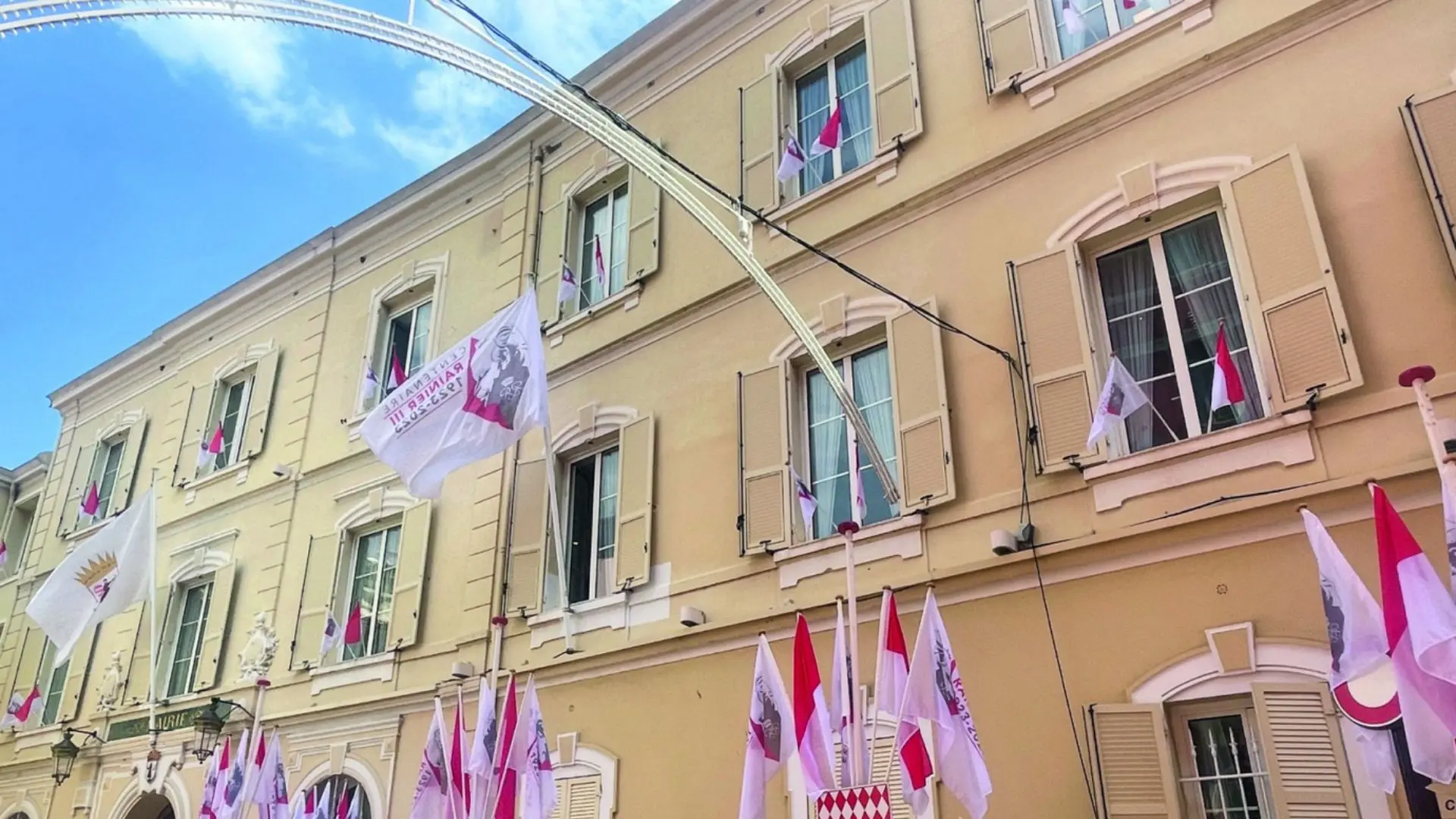 Le Conseil municipal de Monaco choisit une finition personnalisée DynamicX2Talk UnderCover pour sa nouvelle salle de conseil de mairie